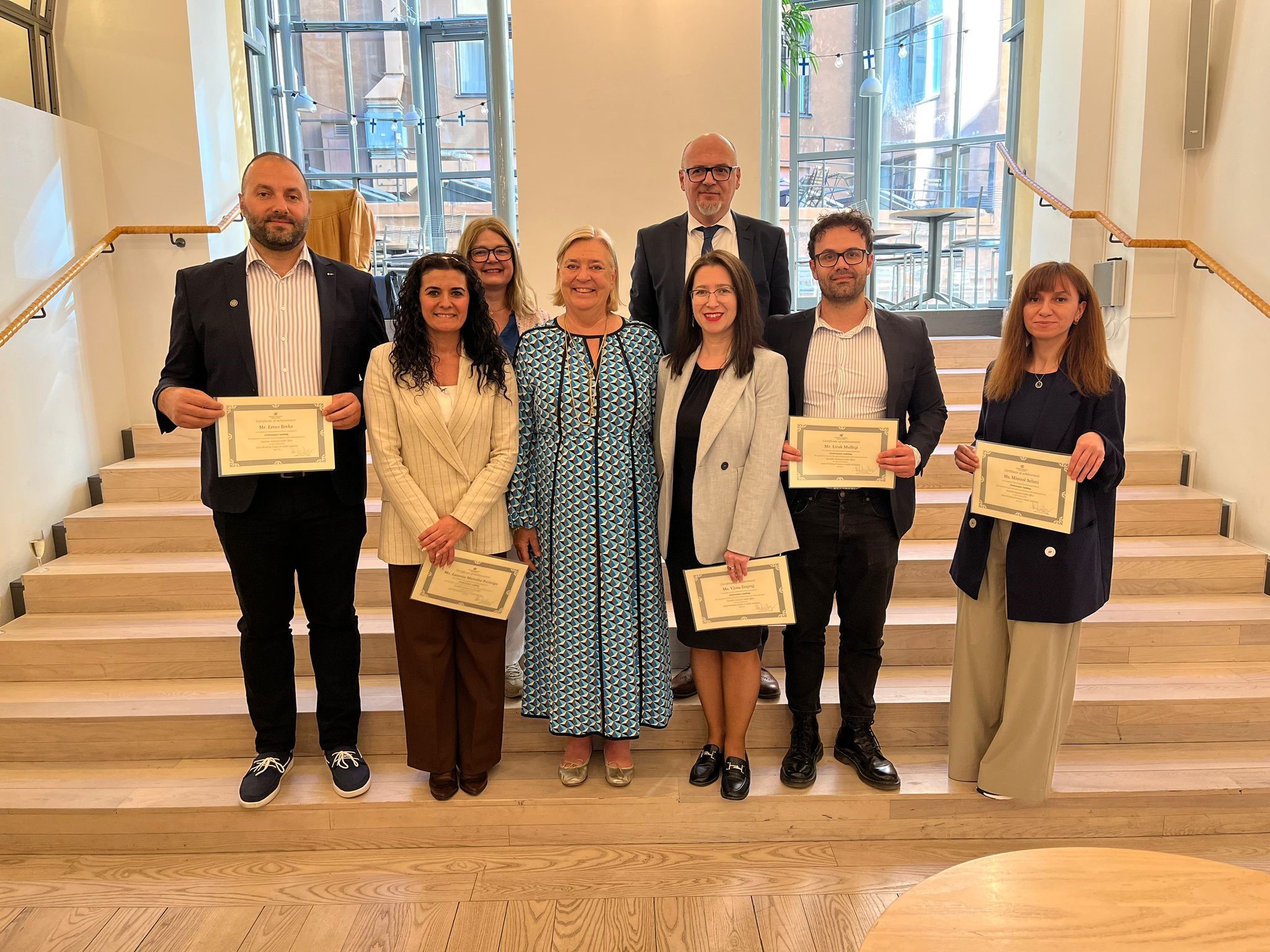 Pesë auditorë të ZKA-së certifikohen nga Zyra Kombëtare e Auditimit të Suedisë