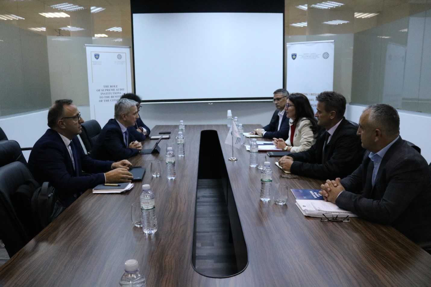 Auditorja e Përgjithshme dhe Misioni i FMN-së diskutojnë për auditimin publik në Kosovë