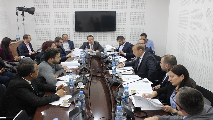 Komisioni për Mbikëqyrje të Financave Publike shqyrton dy raporte të auditimit të kryera nga ZKA