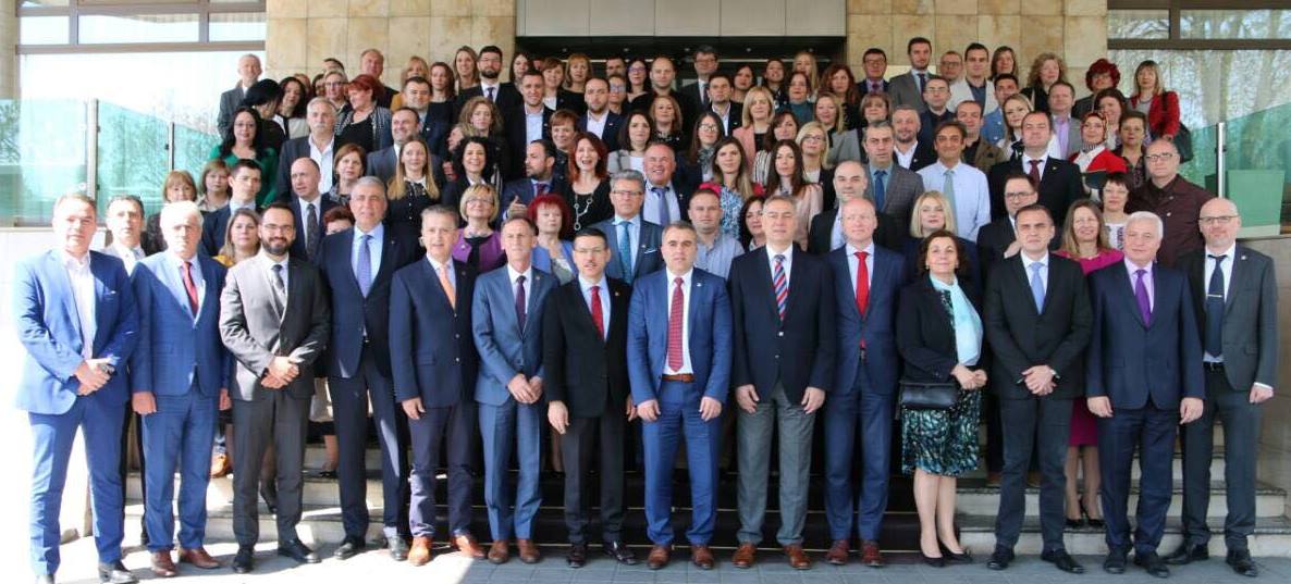 Bashkëpunimi në mes auditorëve dhe deputetëve ka shënuar progres të rëndësishëm për të rritur ndikimin e auditimit të jashtëm