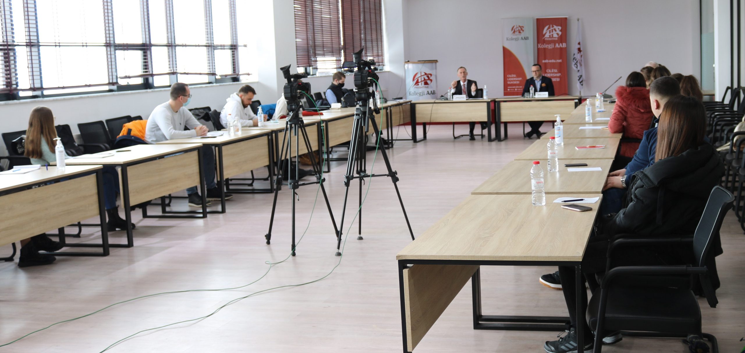 Auditori i Përgjithshëm viziton Kolegjin AAB për të forcuar bashkëpunimin ndër institucional