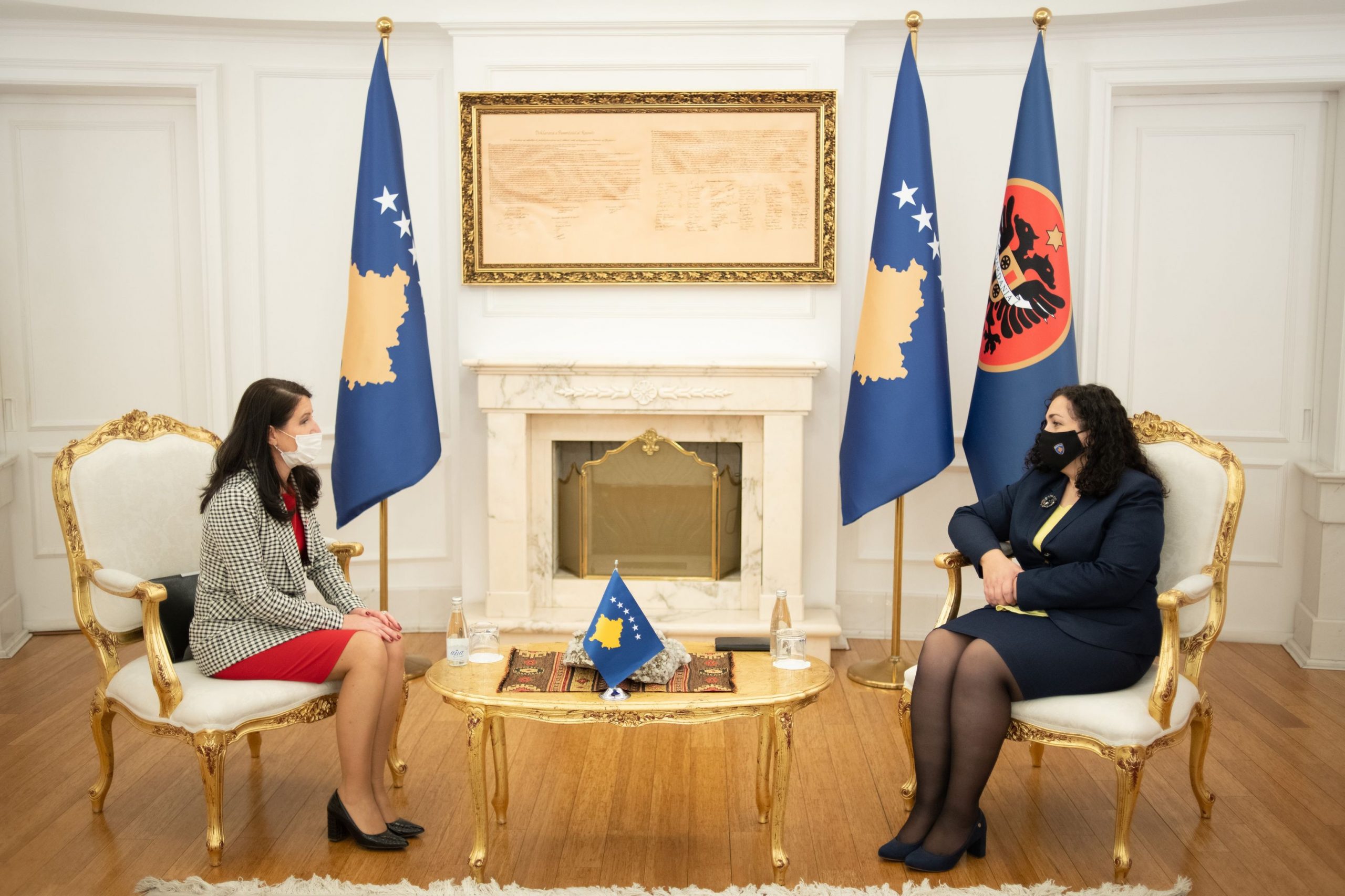 Auditorja e Përgjithshme Vlora Spanca u prit në takim nga Presidentja e Kosovës Vjosa Osmani Sadriu